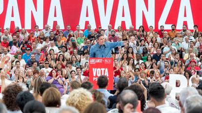 Mitin de cierre de campaña de las generales del PSOE, en el polideportivo de La Alhóndiga, Getafe, Madrid.