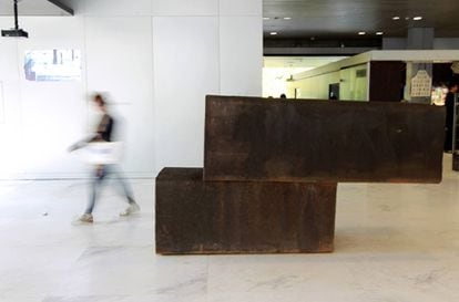 La escultura 'Bilbao', de Richard Serra, en el Museo Bellas Artes de Bilbao, en 2018.