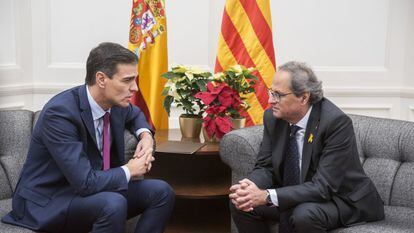 Reunión entre el presidente del Gobierno, Pedro Sánchez, y el entonces presidente de la Generalitat, Quim Torra, en el Palacio de Pedralbes, el 20 de diciembre de 2018.