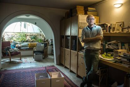 El escritor israelí David Grossman, en su casa de Mevasseret, cerca de Jerusalén.