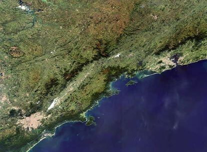 Una imágen de satélite de São Paulo y Río de Janeiro, en Brasil