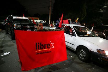 Seguidores de Xiomara Castro, en las calles de Tegucigalpa, este lunes.