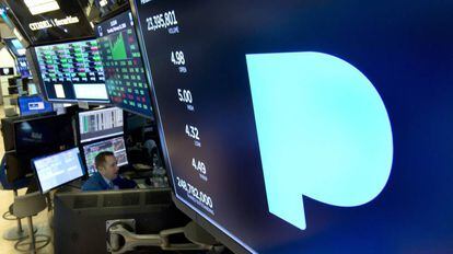 Logo del servicio streaming Pandora en el parqué de Wall Street