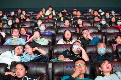 Espectadores en una sala de cine en Taiyuan (China), en octubre.