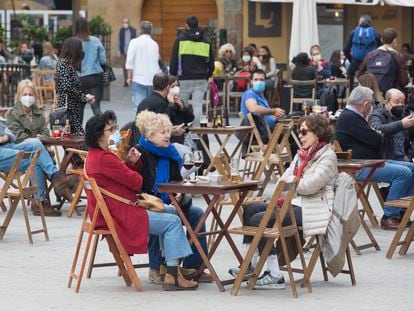 Una terraza llena de clientes, en Madrid el 1 de abril de 2021.