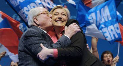 Jean-Marie Le Pen y su hija Marine en un mitin de 2012, en Niza.