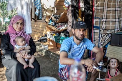 La familia de Kamal Salah Soud, refugiado sirioen el campamento de Pipka, en Lesbos).