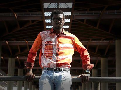 El senegalés Cheikh Ndiaye en la estación de Atocha de Madrid.