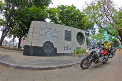 Monumento al 400 aniversario de la expedición de Legazpi a Filipinas (1564), en Manila.