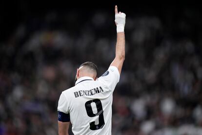 Benzema celebrates the goal.