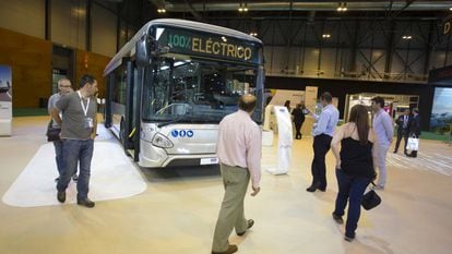 Exposición de un autobús cero emisiones en la anterior edición de la FIAA.