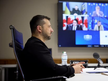 El presidente de Ucrania, Volodímir Zelenski, durante una reunión por videoconferencia con los líderes del G-7, este miércoles en Kiev.