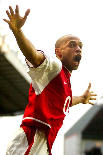 Henry celebra un gol con el Arsenal en 2004.