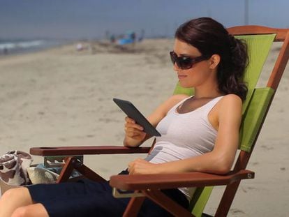 Vacaciones, playa y mala cobertura ¿por qué fallan los móviles en verano?