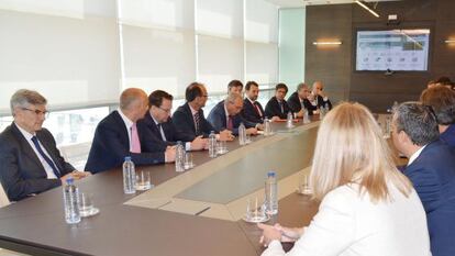 Imagen de la presentación de la plataforma global, con representantes de todas las firmas que colaboran.