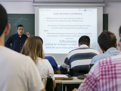 Una clase en la Universidad Politécnica de Cataluña, en una imagen de archivo.