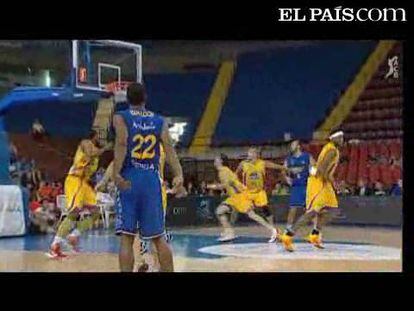 El Blancos de Rueda de Valladolid ha desperdiciado en Sevilla la ocasión de disputar la fase por el título al caer por un contundente 98-75. <strong><a href="http://www.elpais.com/buscar/acb/videos">Vídeos de la ACB</a></strong> 