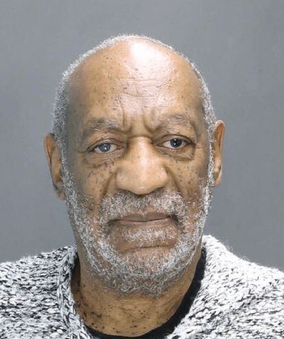 Bill Cosby fue detenido en diciembre de 2015 por por “agresión indecente en segundo grado agravada”, pero tras pagar un millón de dólares acabó en libertad. El pasado abril fue condenado a tres penas de 10 años de prisión: por penetración sin consentimiento, penetración en estado de inconsciencia y penetración tras haber administrado un estupefaciente a una de sus víctimas, Andrea Constand, en 2004.