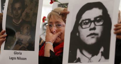 Michelle Bachelet durante un homenaje a los desaparecidos de la dictadura.