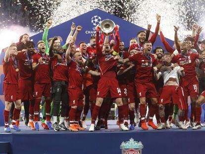 El Liverpool celebra la victoria en la final de la Champions.