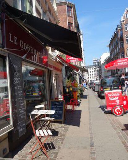 Vista de la calle Værnedamsvej, situada entre los barrios Vesterbro y Frederiksberg de Copenhague.