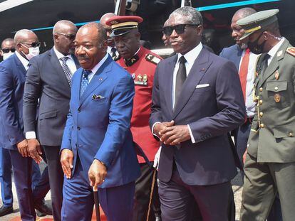 El vicepresidente ecuatoguineano Teodoro Nguema Obiang Mangue (derecha) recibía al presidente de Gabón, Ali Bongo Ondimba, este miércoles en Malabo.