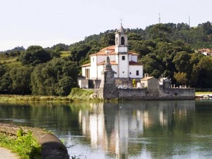 Iglesia de Niembro (Llanes, Asturias).