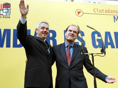 Pasqual Maragall y Manuel Chaves, en un acto electoral en Barcelona en 1999.