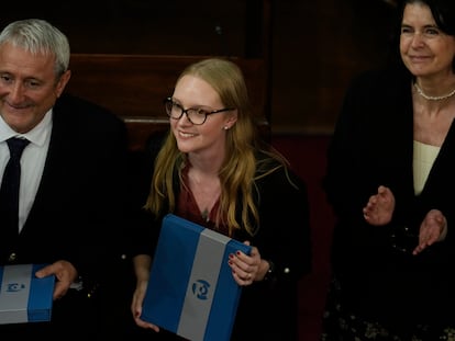 Beatriz Hevia y Aldo Valle durante la instalación del Consejo Constitucional, en Santiago, el pasado 7 de junio.