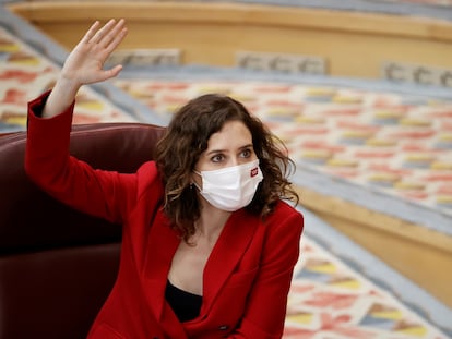 La presidenta de la Comunidad de Madrid, Isabel Díaz Ayuso, durante las votaciones para la aprobación de los presupuestos de la comunidad de 2022.