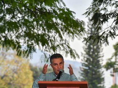 El gobernador del departamento de Antioquia, Anibal Gaviria, dirige un discurso en Medellín (Colombia), el 9 de febrero de 2022.