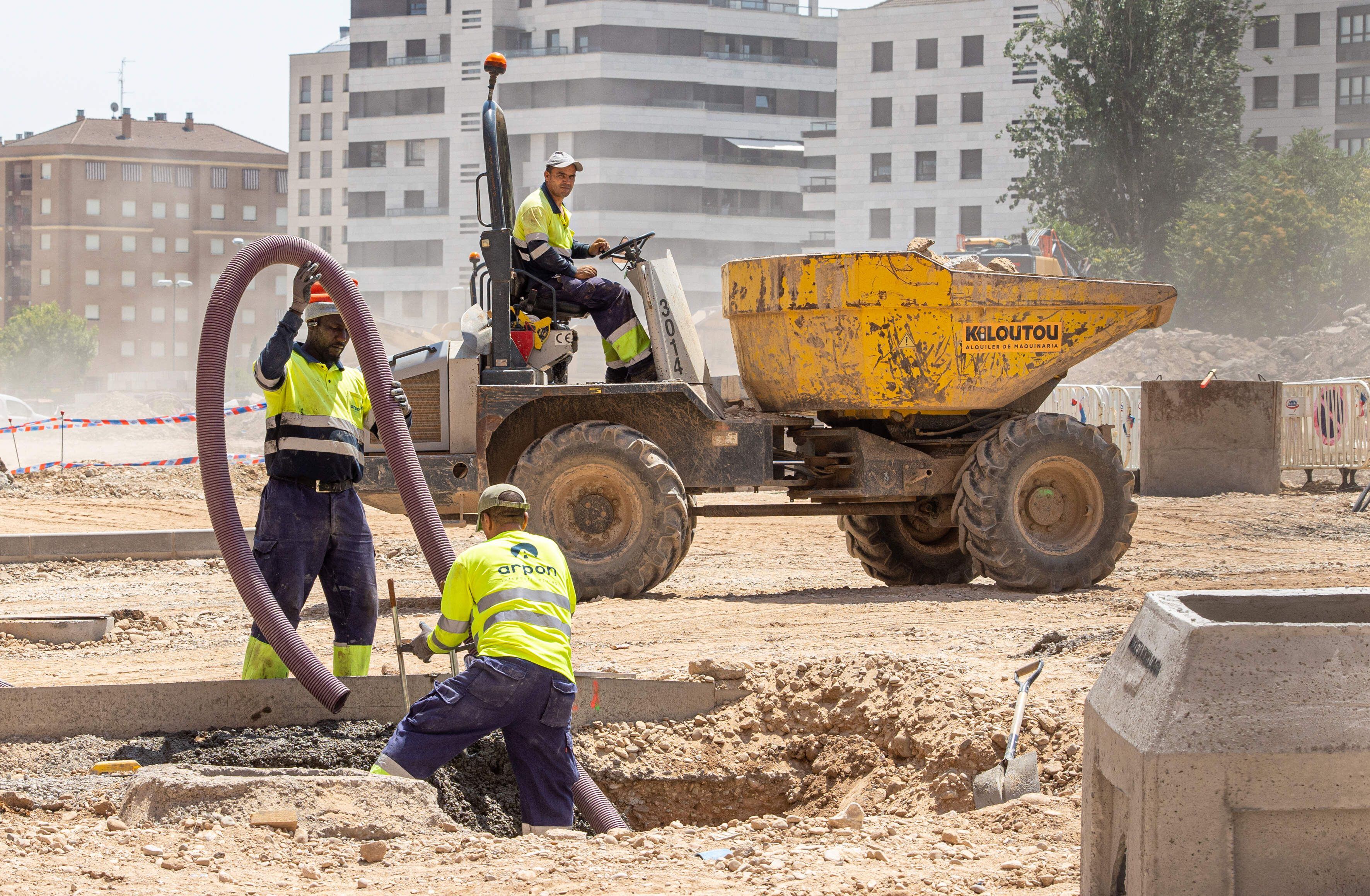 Trabajadores de la construcción, el pasado lunes en Logroño. 