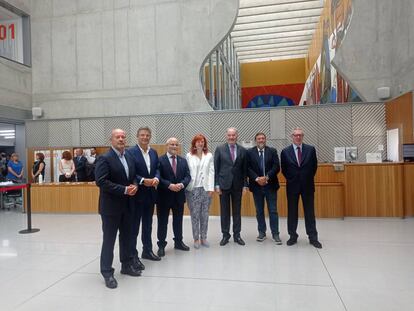 En la foto, de izquierda a derecha, los exministros de Justicia, Juan Carlos Campo y Rafael Catalá; Ramiro Navarro, decano del Colegio de Procuradores de Huesca y anfitrión de la jornada; Ana María Sánchez Hernández, secretaria de Estado de Justicia; Juan Carlos Estévez, presidente del Consejo General de Procuradores de España; Francisco Caamaño y Alberto Ruiz-Gallardón, exministros de Justicia.