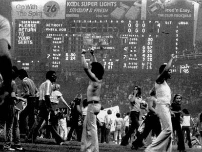 Fans fuera de control en la Disco Demolition Night, celebrada en Comiskey Park, en Chicago, el 12 de julio de 1979.