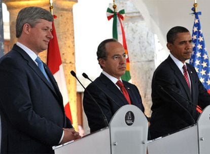 De izquierda a derecha, el primer ministro de Canadá, Stephen Harper, el presidente de México, Felipe Calderón, y el presidente de EE UU, Barack Obama.