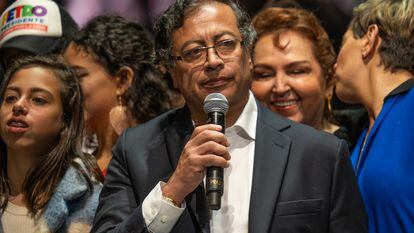 Gustavo Petro, presidente electo de Colombia, da un discurso la noche de elecciones, el domingo 19 de junio, en Bogotá.