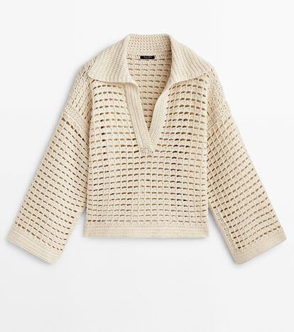 El algodón orgánico da vida a este jersey de estilo polo de Massimo Dutti, en una de las propuestas más elegantes de esta lista. 99,95 €