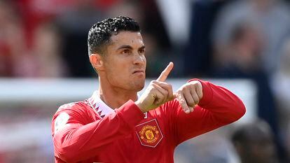Ronaldo solicita al colegiado que mire el tiempo para el añadido ante el Brighton.