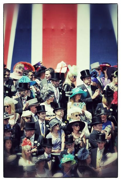 Vista general de las gradas el día de la inauguración de las carreras de caballos en el hipódromo de Ascot, 17 de junio de 2014.