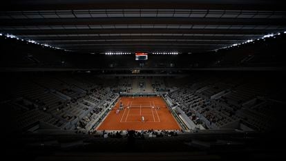 Spain's Rafael Nadal, near side, plays a shot against Italy's Stefano Travaglia in the third round match of the French Open tennis tournament at center court Philippe Chatrier at the Roland Garros stadium in Paris, France, Friday, Oct. 2, 2020. (AP Photo/Alessandra Tarantino)