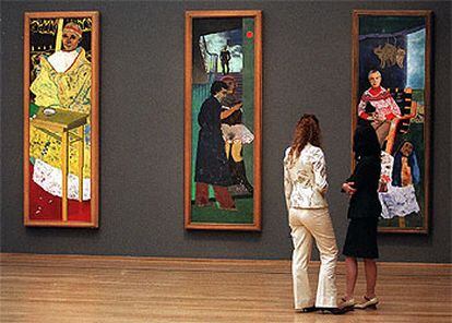 Tres de los lienzos incluidos en la exposición de Kitaj. De izquierda a derecha, <i>El arabista</i>, <i>El griego de Esmirna</i>, y <i>La hispanista (Nissa Torrents). </i>