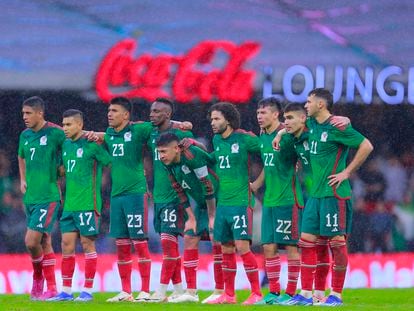 Parte del equipo de la Selección mexicana, durante un partido en el Estadio Azteca de Ciudad de México, el pasado 21 de noviembre.