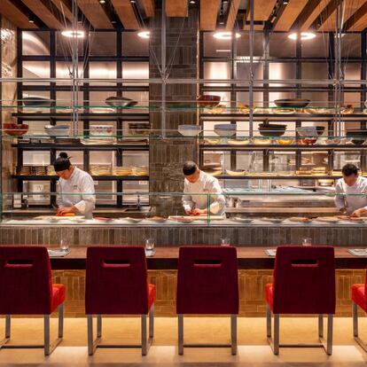 La barra de sushi del restaurante Zuma Madrid.