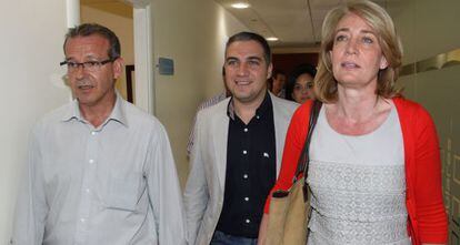 La alcaldesa y el concejal de bienestar (izq) en una foto de 2012.