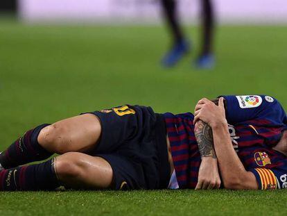 Messi es queixa del dolor al braç dret.