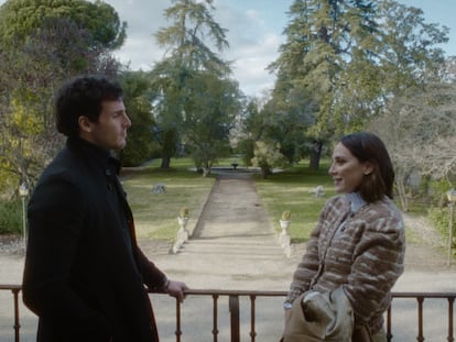 Tamara Falcó junto a Íñigo Onieva en una escena del 'reality' de Netflix 'La marquesa'.