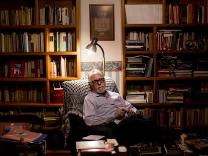 El poeta mexicano David Huerta en su casa de Ciudad de México, el 22 de noviembre de 2019.
