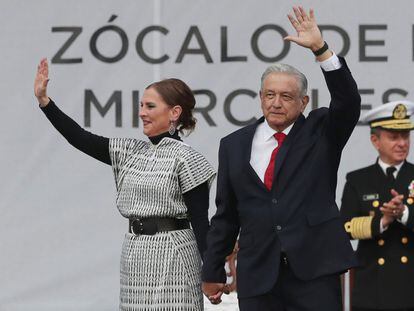 Andrés Manuel López Obrador, y su esposa Beatriz Gutiérrez Muller, durante un evento en 2021