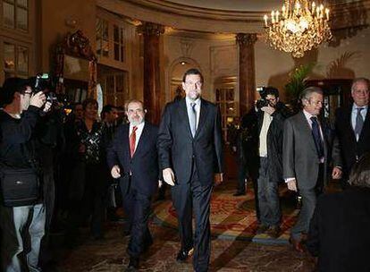 El presidente del PP, Mariano Rajoy, a su llegada al acto en Madrid en el que expuso su opinión sobre la situación económica.