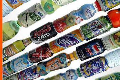 Varios de los nuevos sabores de refrescos lanzados este año, entre ellos Coca-Cola Zero, Aquarius Versión 3, T!, Vitalínea, V&T, Fanta sabor uva o Shandy Cruzcampo sabor pasión.